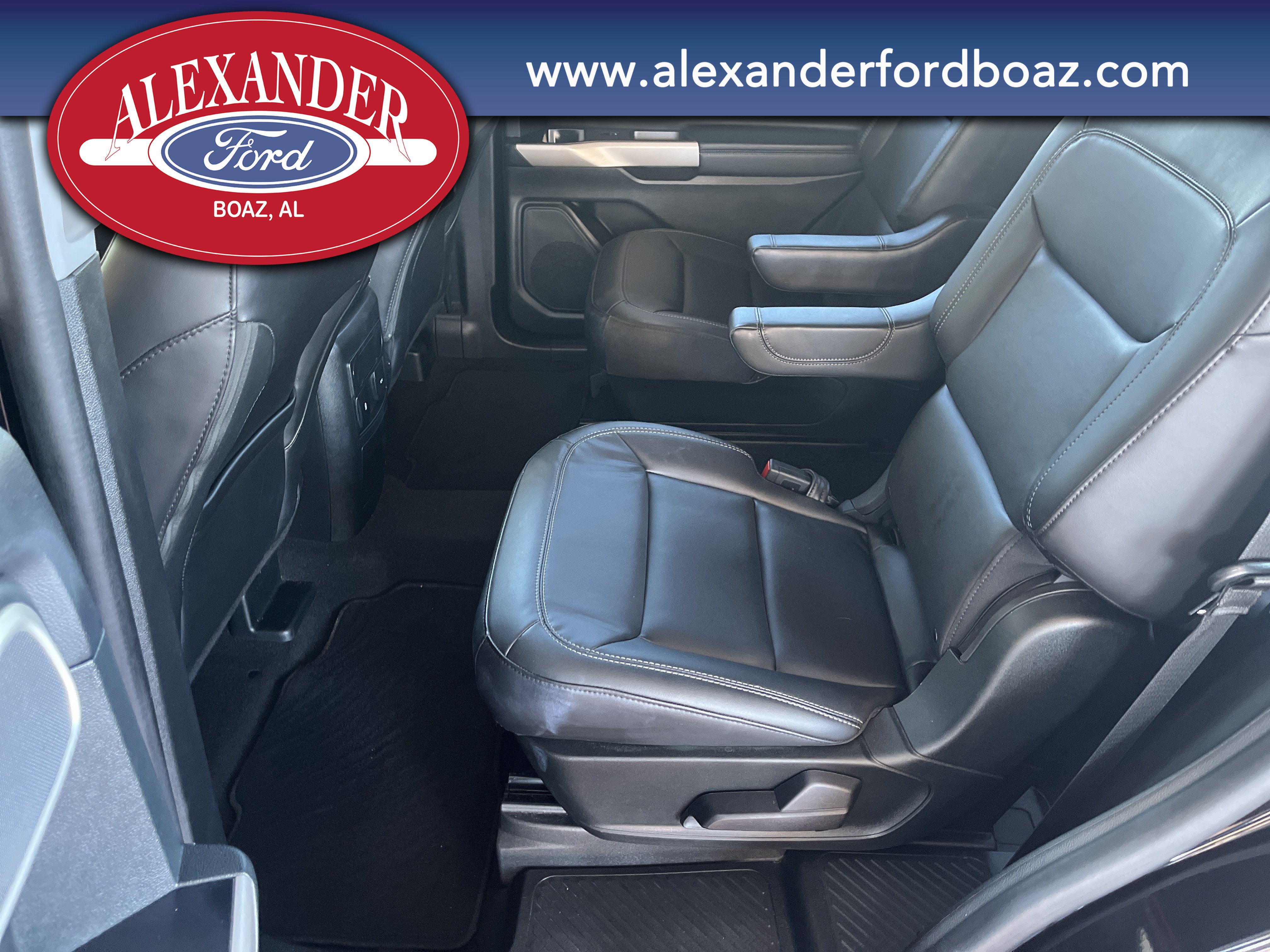 Used 2023 Ford Explorer XLT w/ Equipment Group 202A AWD/4WD image 11