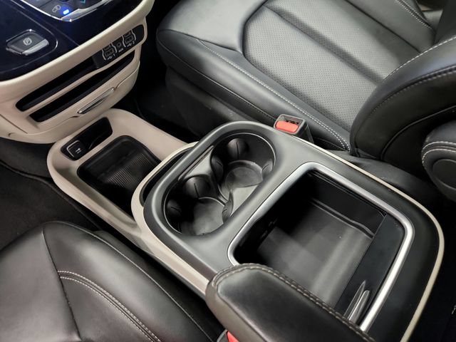 Used 2024 Chrysler Pacifica Touring-L FWD image 32