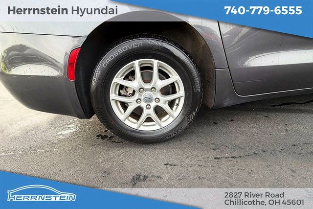 Used 2023 Chrysler Pacifica Touring-L image 25