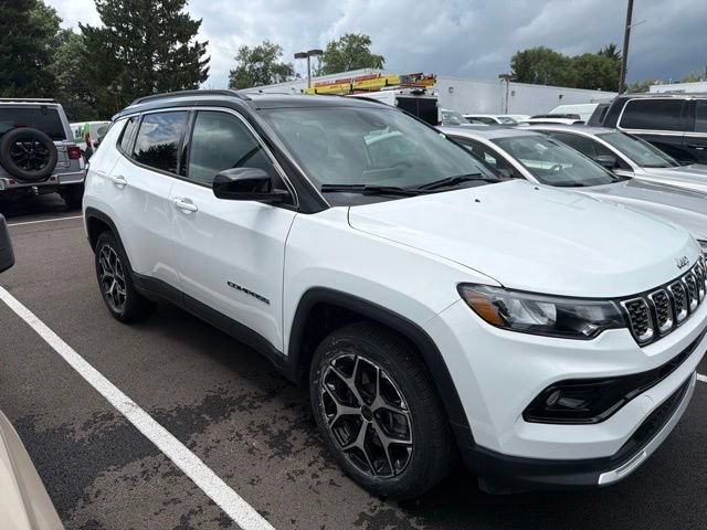 Used 2025 Jeep Compass Limited AWD/4WD image 3