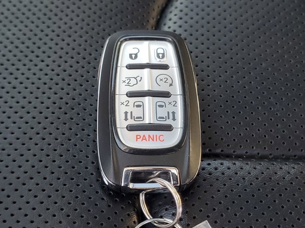 Used 2022 Chrysler Pacifica Limited image 47