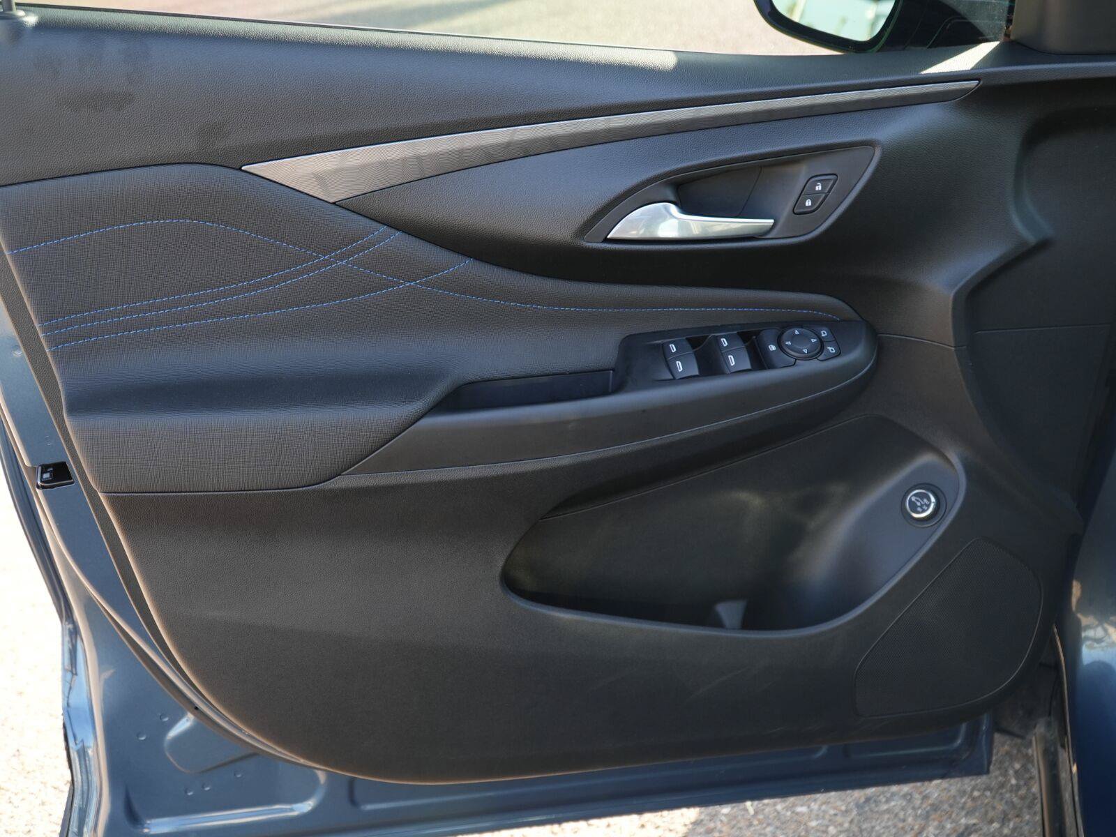 Used 2025 Buick Envista Sport Touring w/ Convenience I Package FWD image 4
