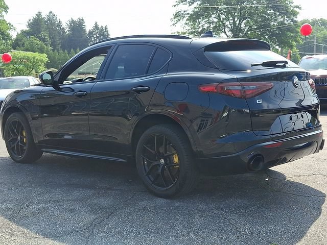 Used 2020 Alfa Romeo Stelvio Ti Sport w/ Quick Order Package 22S Sport AWD/4WD image 4