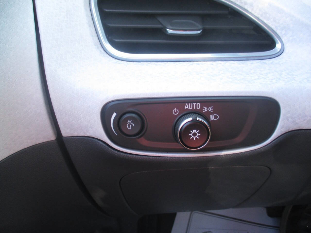 Used 2021 Chevrolet Bolt LT image 19