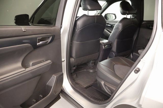 Used 2024 Toyota Highlander XSE AWD/4WD image 29