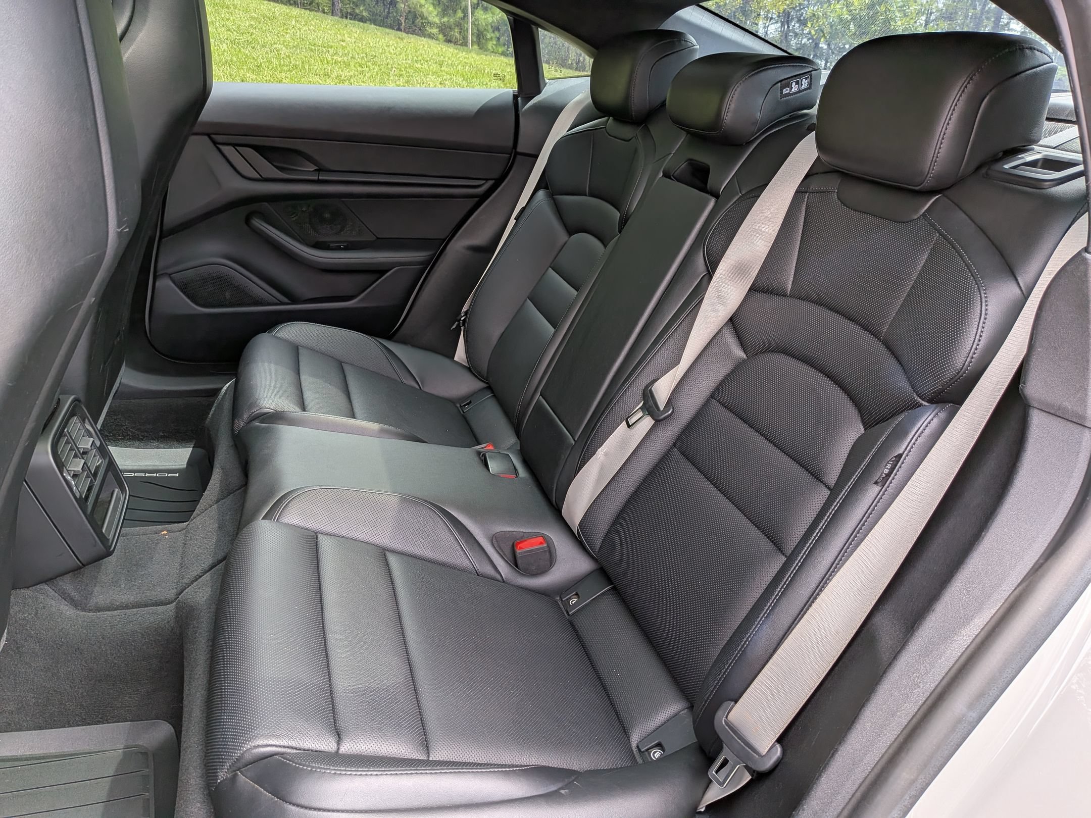 Used 2022 Porsche Taycan RWD image 20
