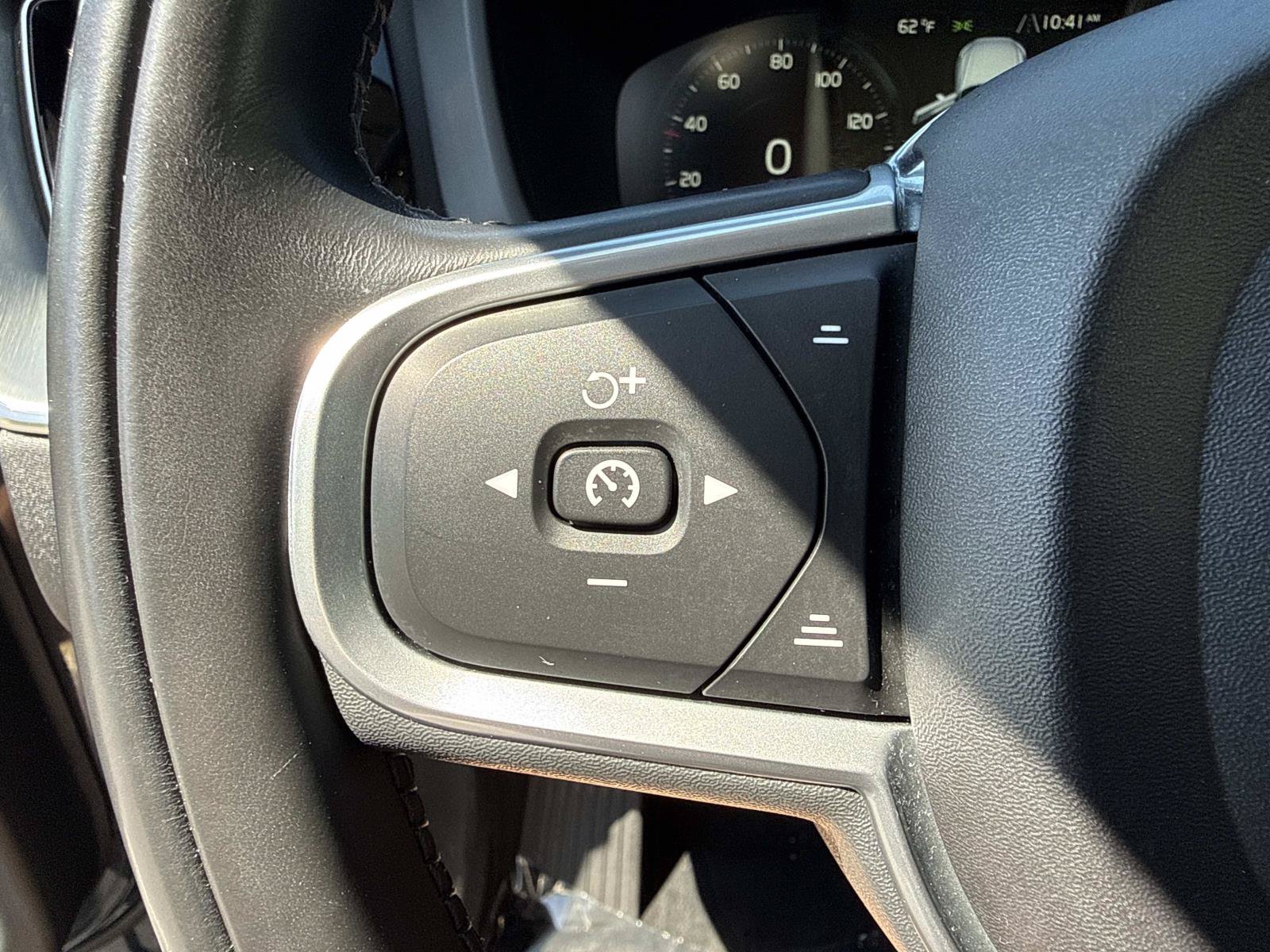 Used 2018 Volvo XC60 T6 Momentum w/ Convenience Package AWD/4WD image 36