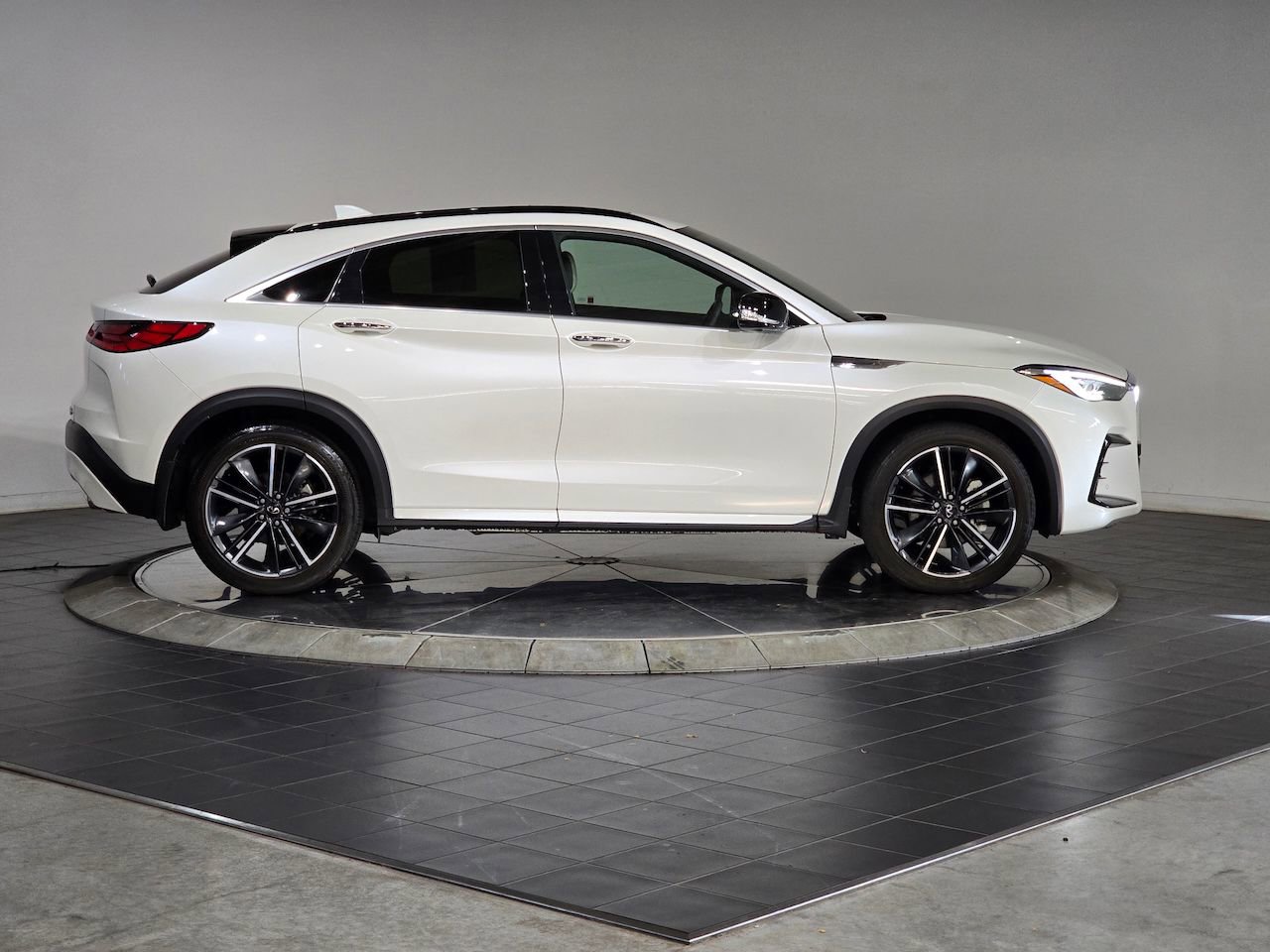 Used 2022 INFINITI QX55 Essential w/ Proassist Package image 11