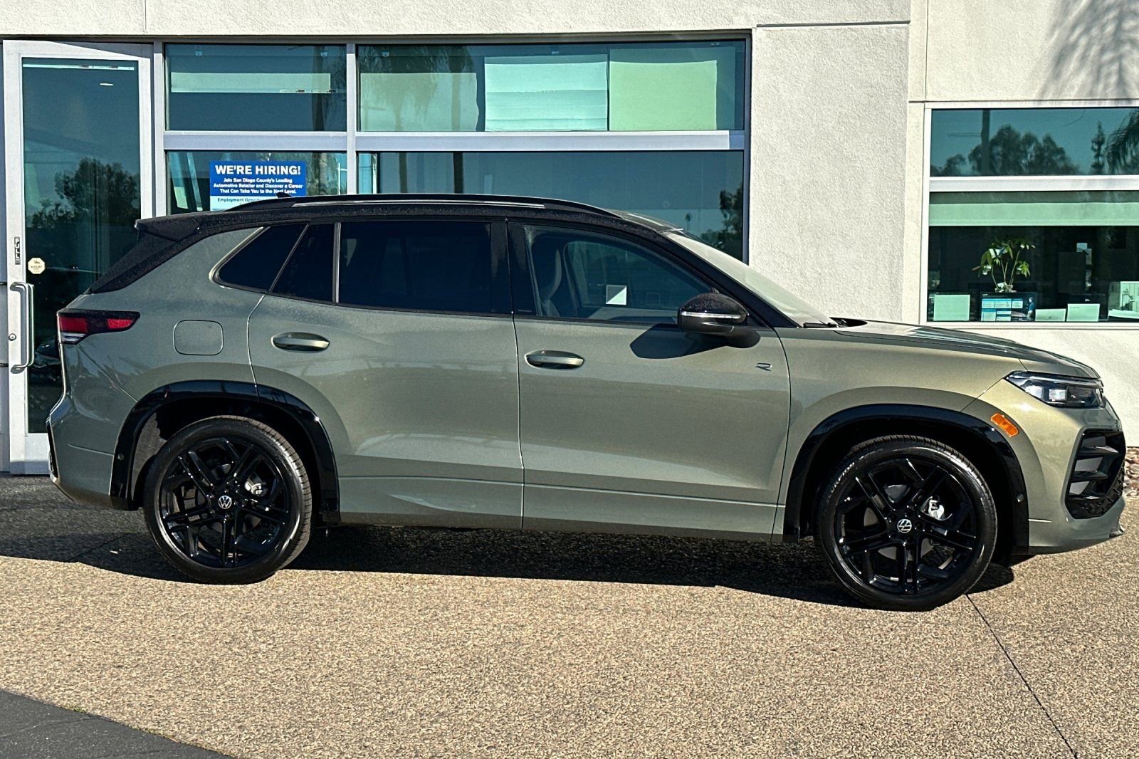 New 2026 Volkswagen Tiguan SE R-Line image 3