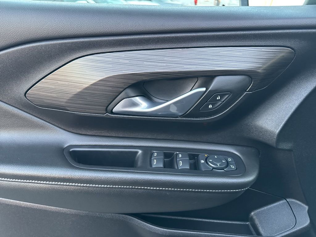 Used 2024 GMC Terrain SLE image 11