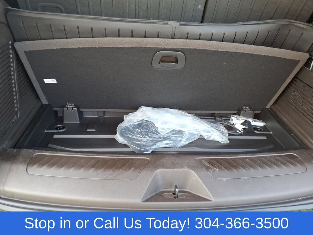 Used 2024 GMC Yukon SLT AWD/4WD image 17