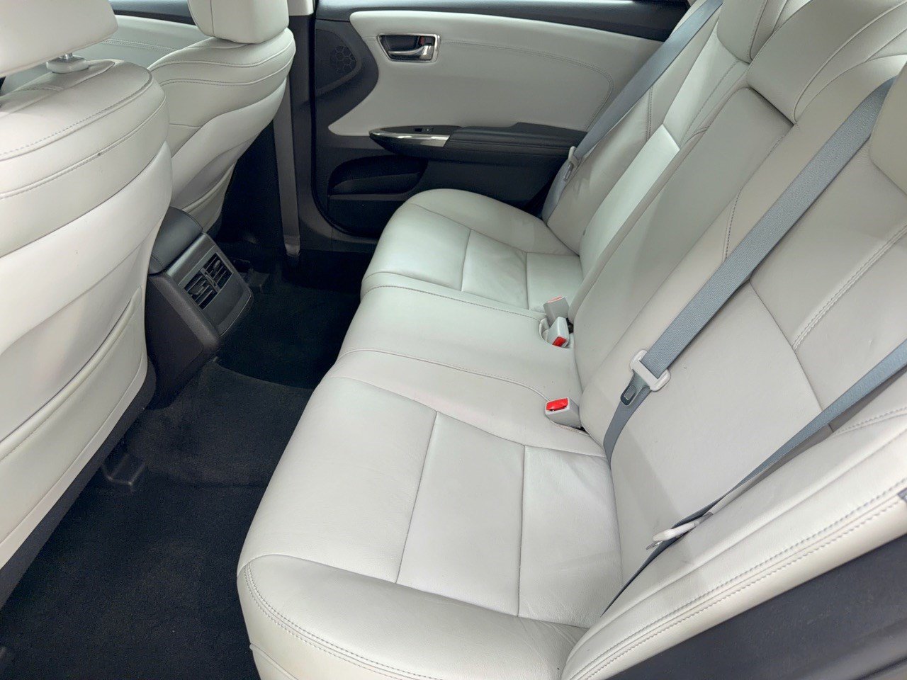 Used 2016 Toyota Avalon XLE FWD image 25