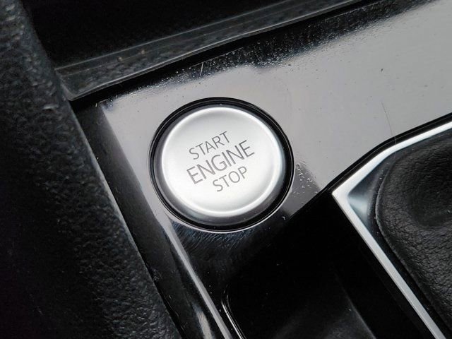 Used 2023 Volkswagen Taos SE w/ Panoramic Sunroof Package image 8