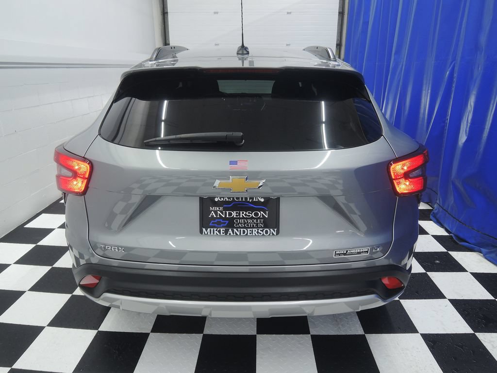 Used 2024 Chevrolet Trax LT w/ Driver Confidence Package FWD image 8
