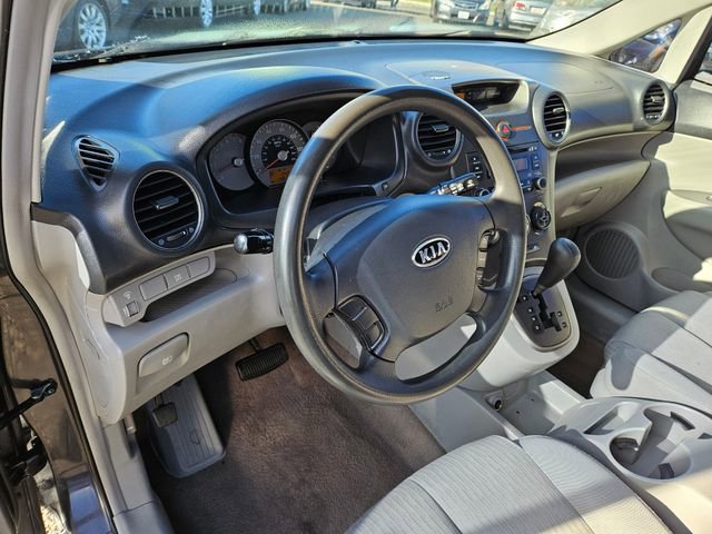 Used 2007 Kia Rondo LX w/ Convenience Pkg image 16
