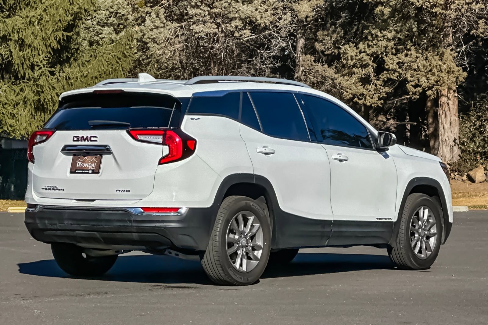 Used 2024 GMC Terrain SLT image 4