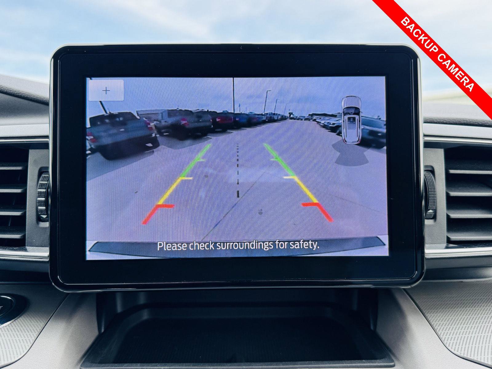Used 2023 Ford Explorer XLT w/ Equipment Group 202A AWD/4WD image 11