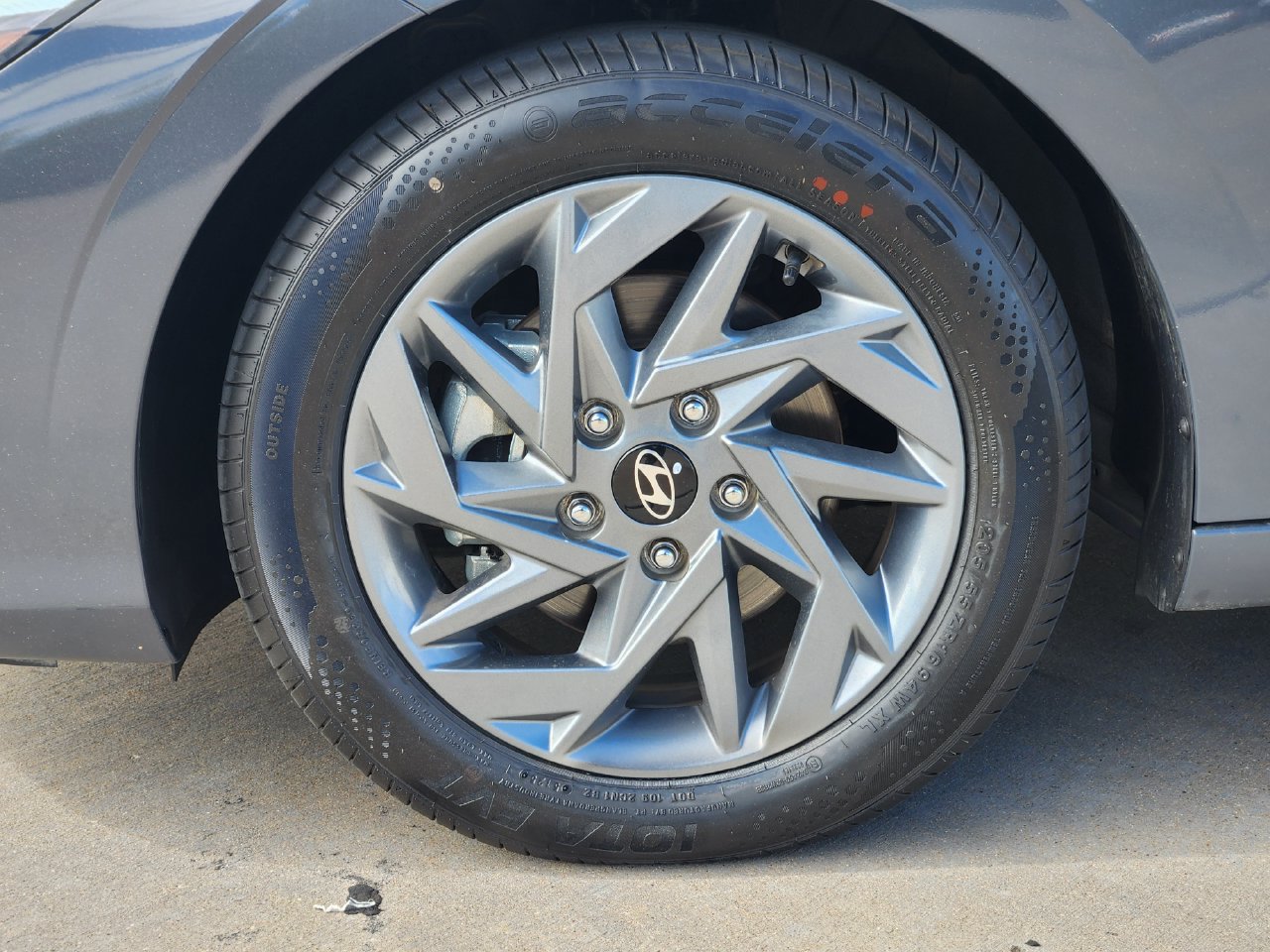 Used 2024 Hyundai Elantra SEL FWD image 9
