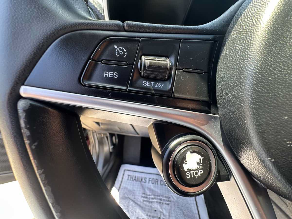 Used 2017 Alfa Romeo Giulia AWD image 15