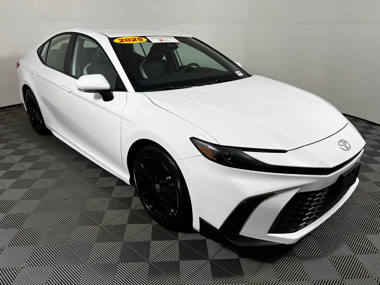 Certified 2025 Toyota Camry SE image 3