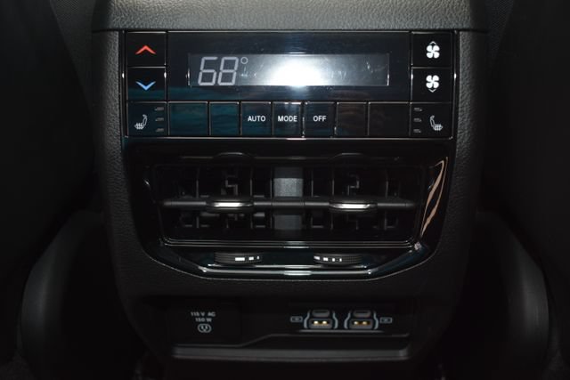 Used 2023 Jeep Grand Cherokee L Limited AWD/4WD image 7