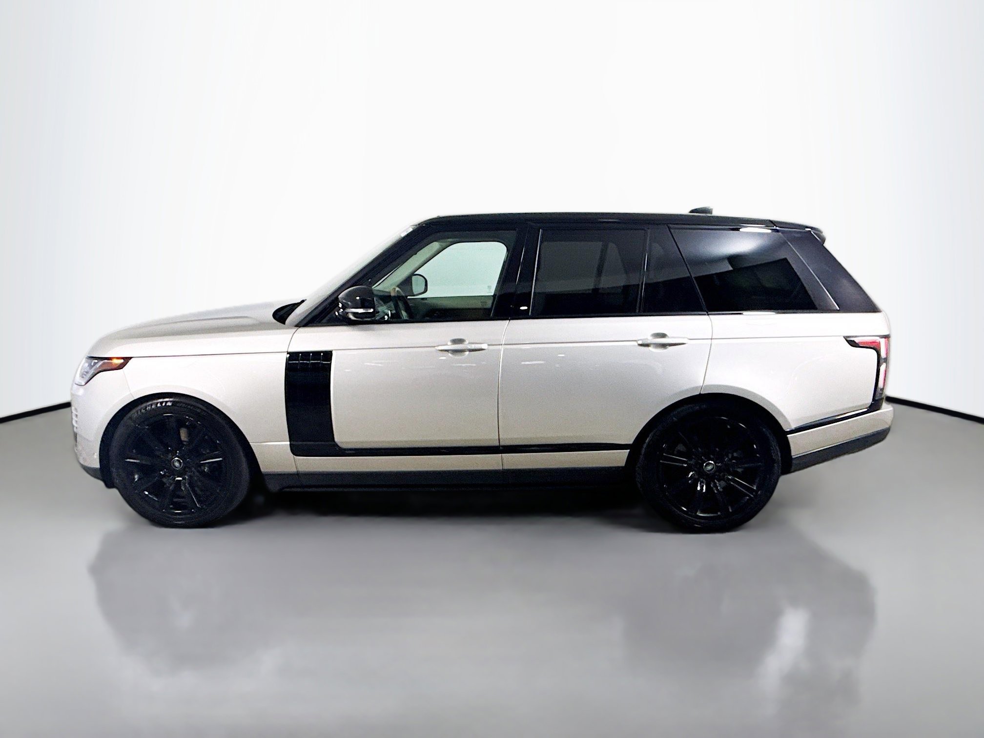 Used 2018 Land Rover Range Rover Supercharged AWD/4WD image 6