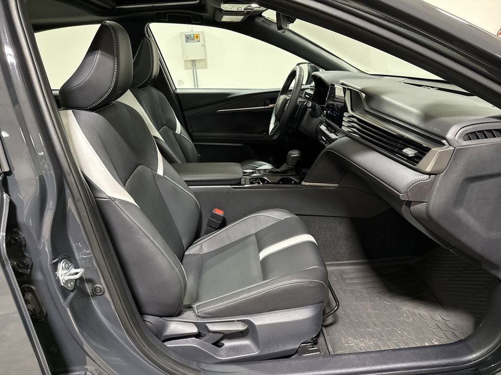 Used 2025 Toyota Camry SE w/ Convenience Package image 22