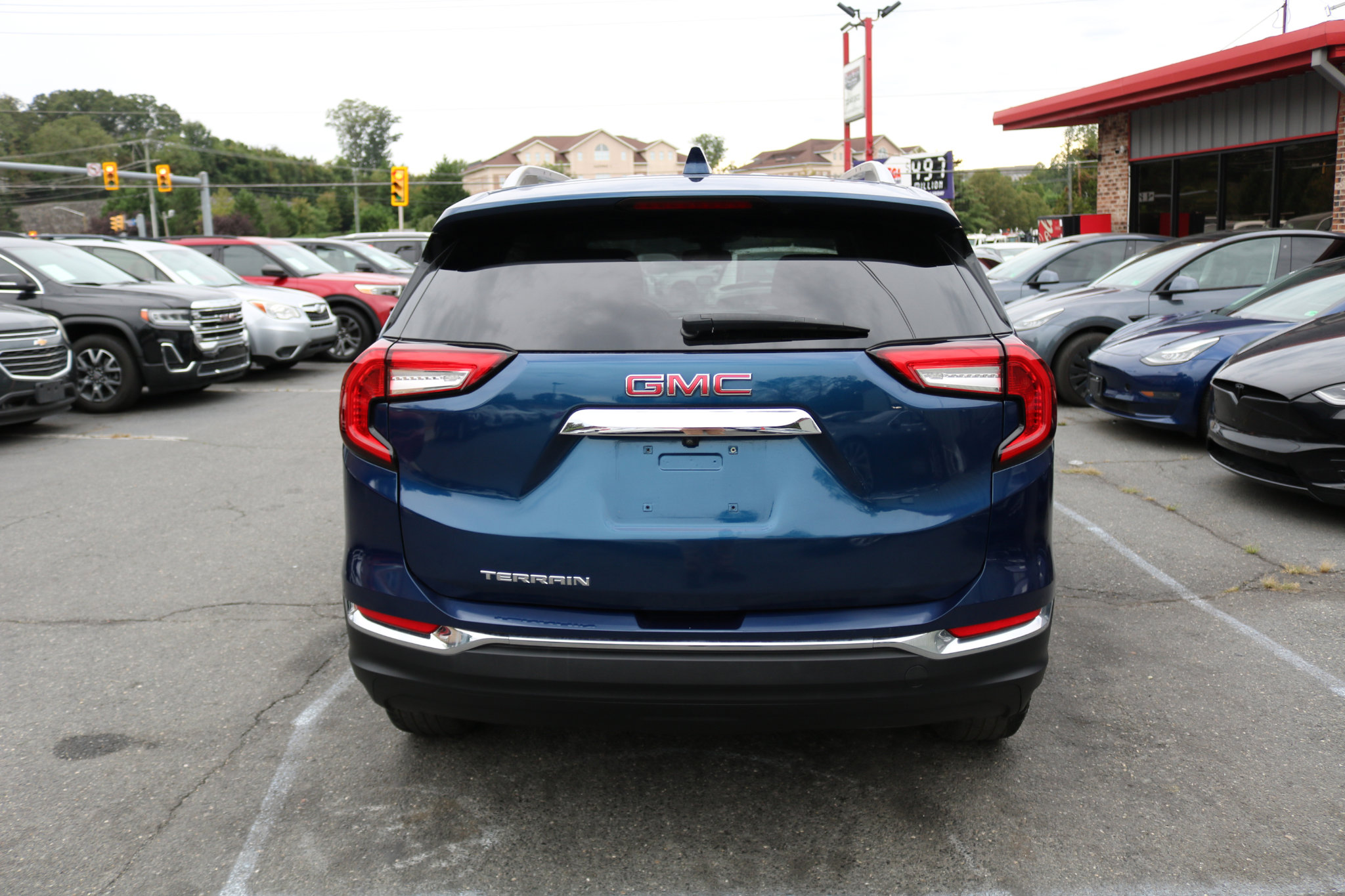 Used 2023 GMC Terrain SLT image 3