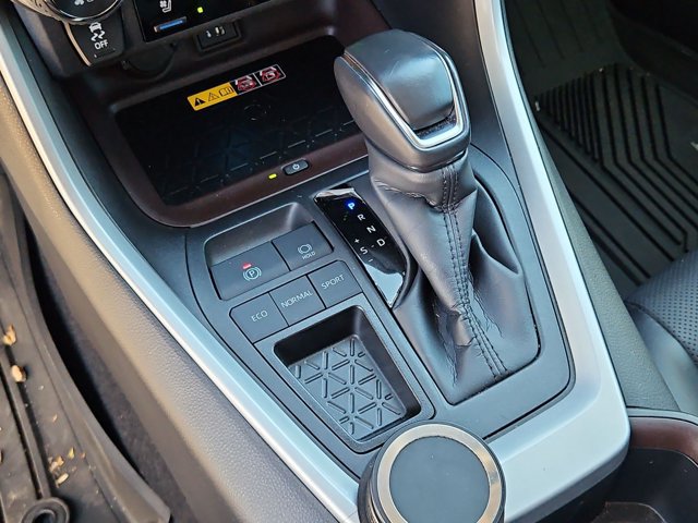 Used 2025 Toyota RAV4 Limited w/ Advanced Technology Package FWD image 16