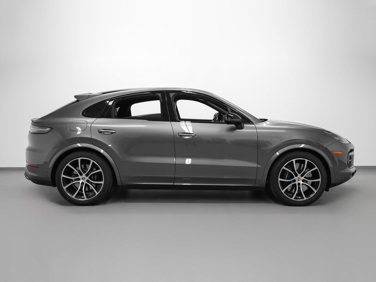 Used 2021 Porsche Cayenne Turbo image 13