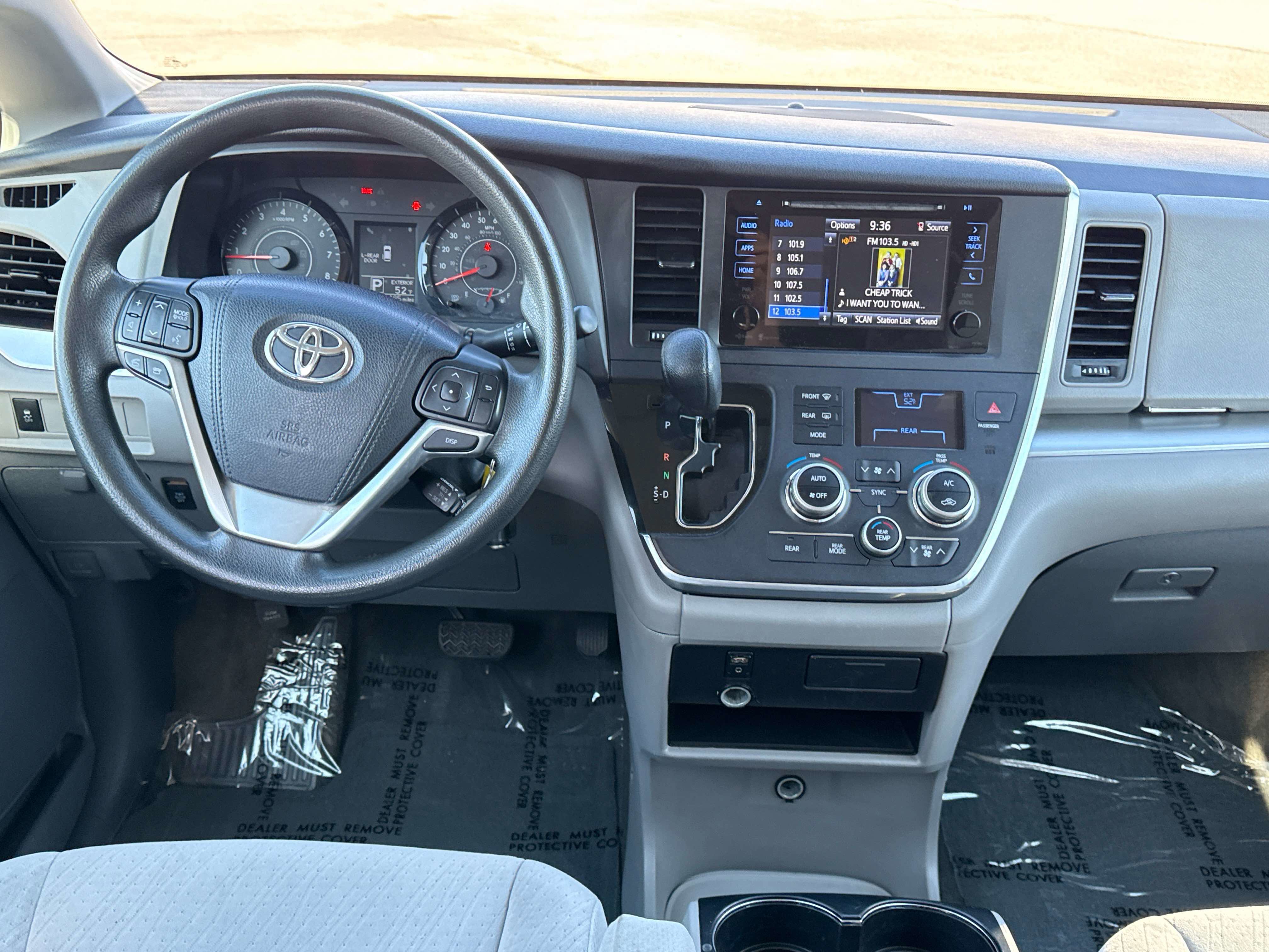 Used 2015 Toyota Sienna LE image 14