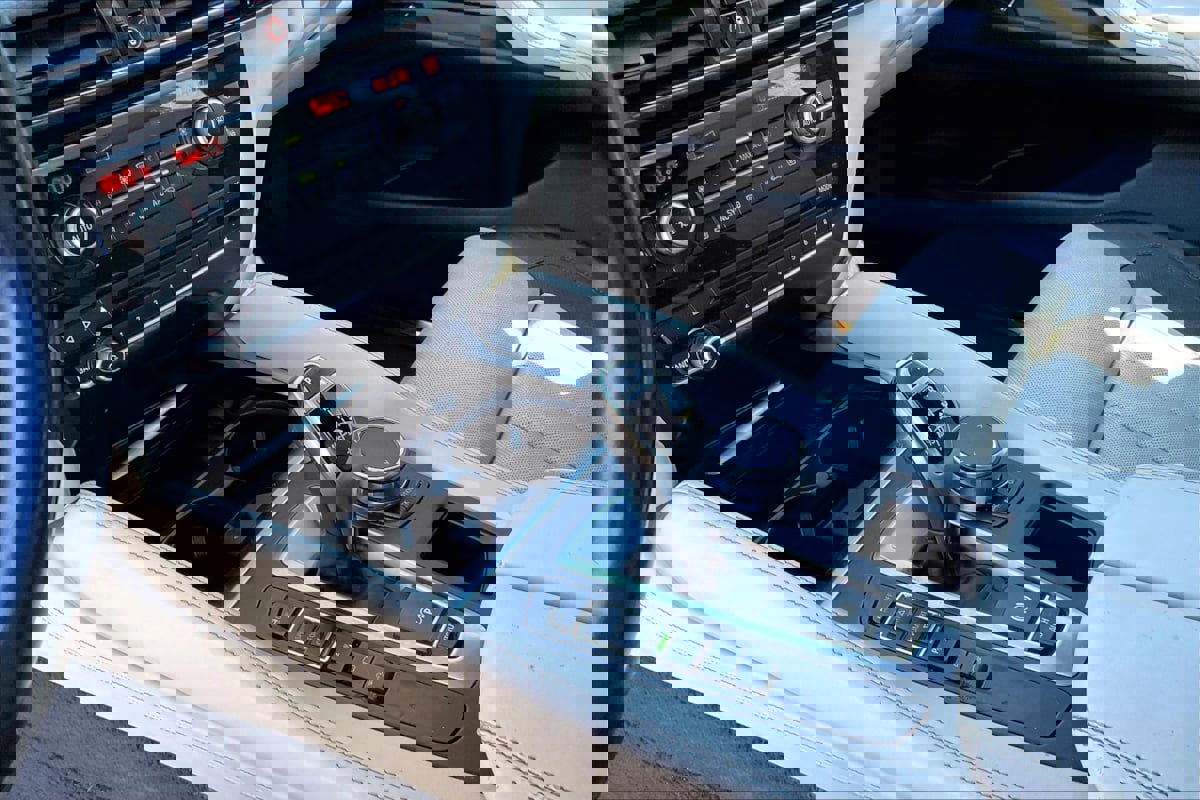 Used 2019 BMW X6 xDrive50i w/ M Sport Package image 15