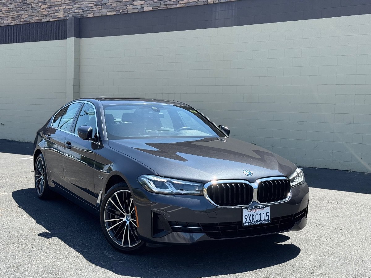 Used 2023 BMW 530e w/ Convenience Package RWD image 2