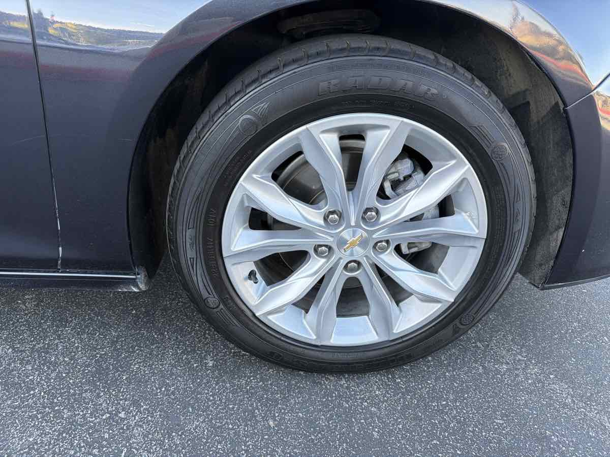 Used 2023 Chevrolet Malibu LT FWD image 35