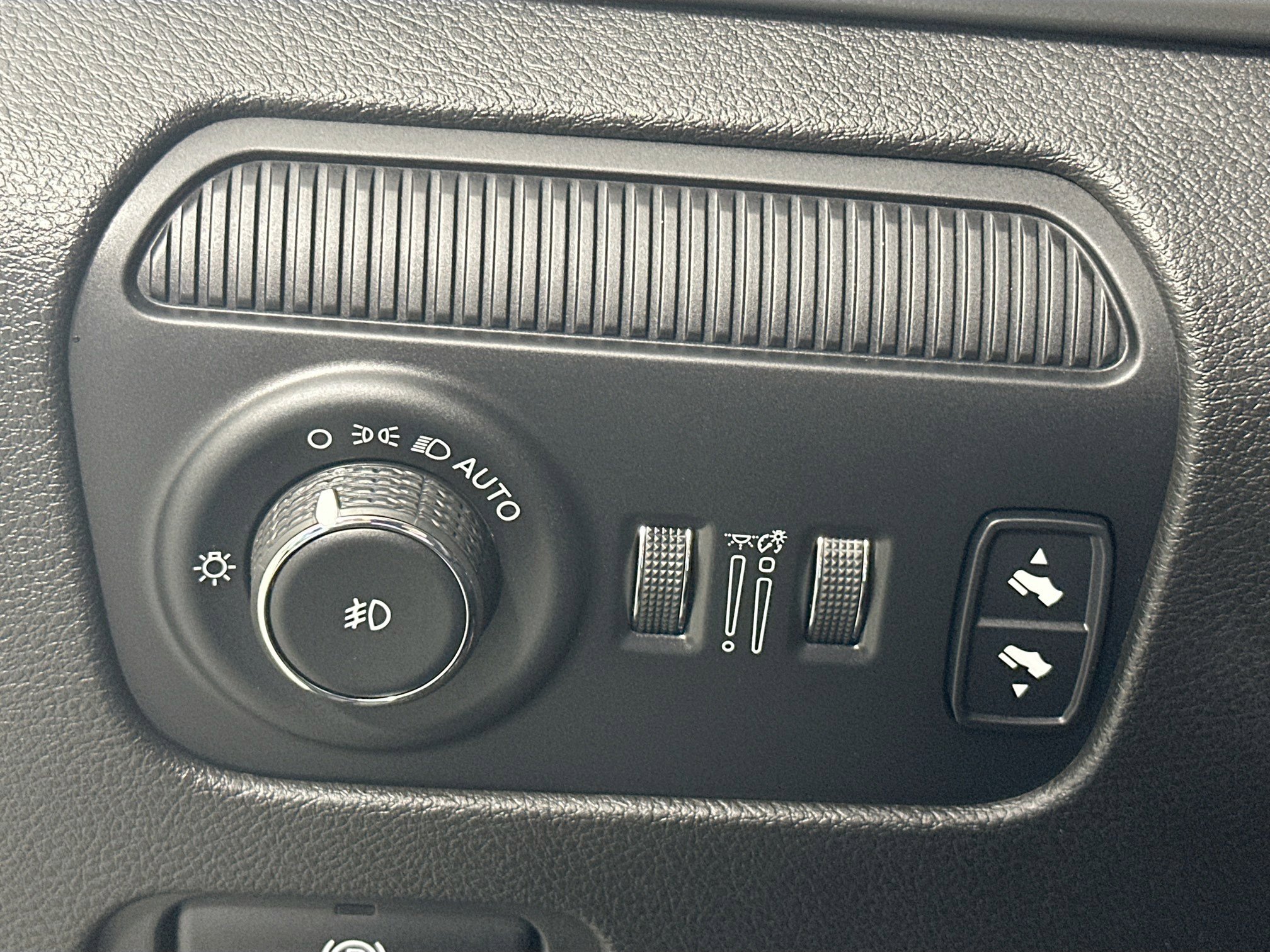 Used 2022 Jeep Wagoneer Series III image 10