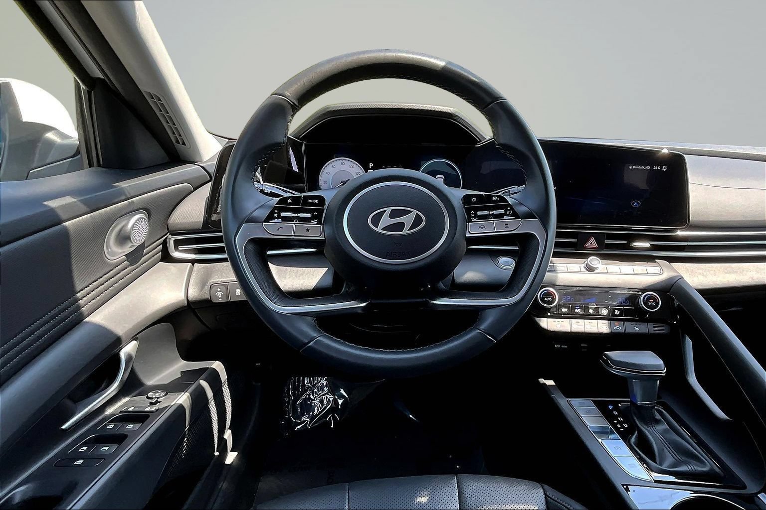 Used 2025 Hyundai Elantra Limited FWD image 8