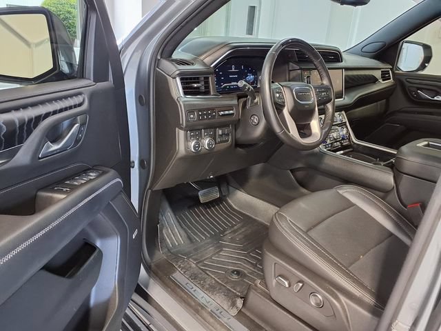 Used 2024 GMC Yukon Denali w/ Advanced Technology Package AWD/4WD image 7