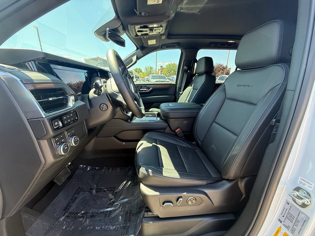 Used 2026 GMC Yukon XL Denali w/ Sun & Power Step Package AWD/4WD image 10