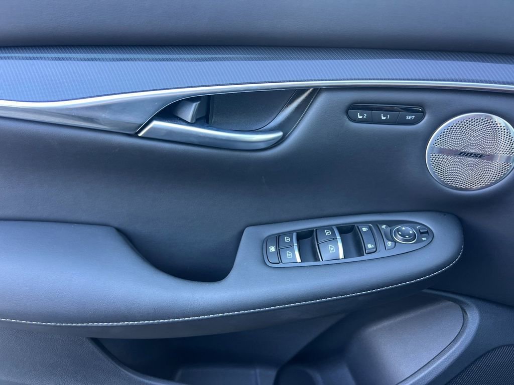 Used 2025 INFINITI QX50 Sport image 11