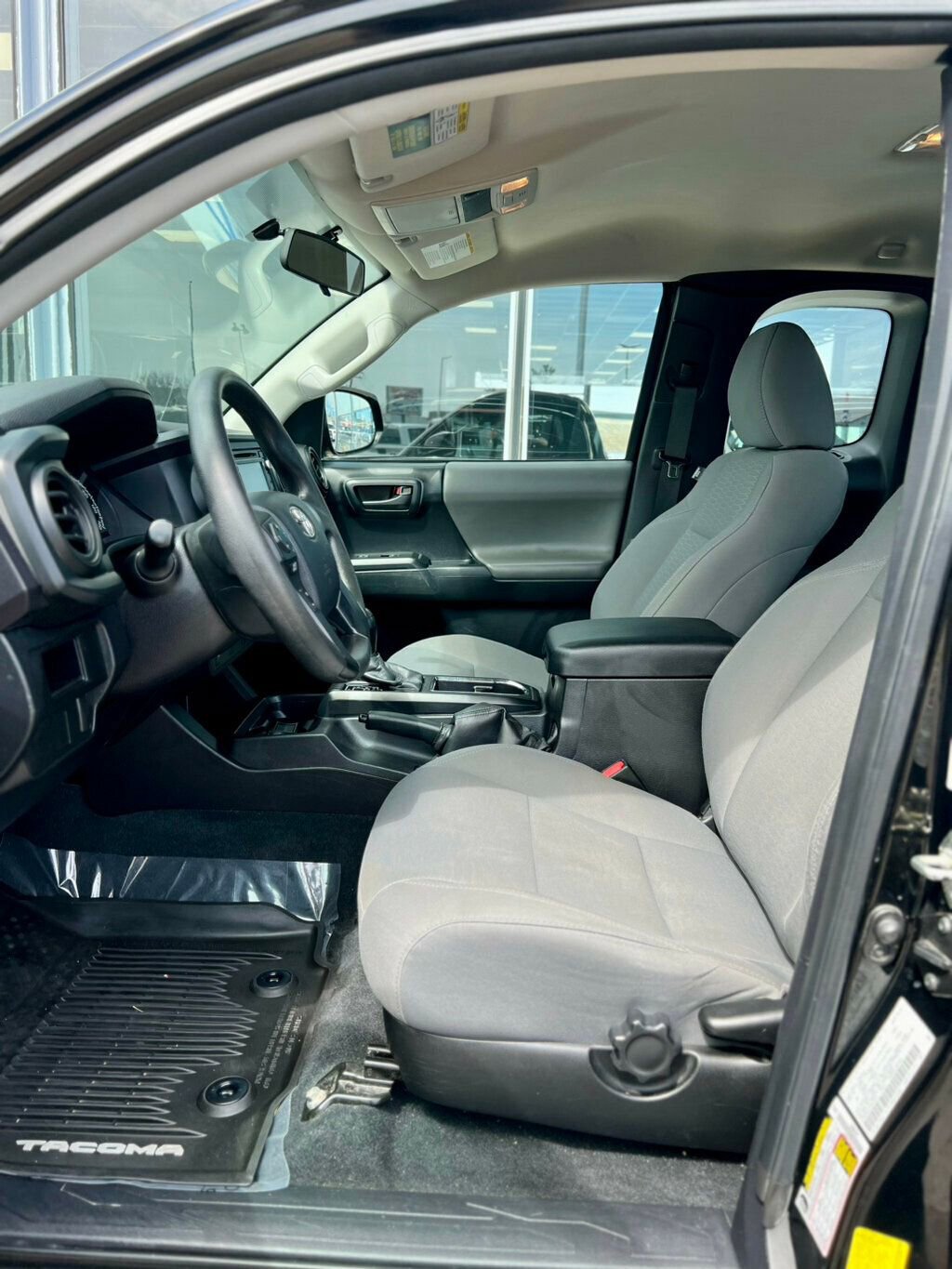 Used 2016 Toyota Tacoma SR image 11