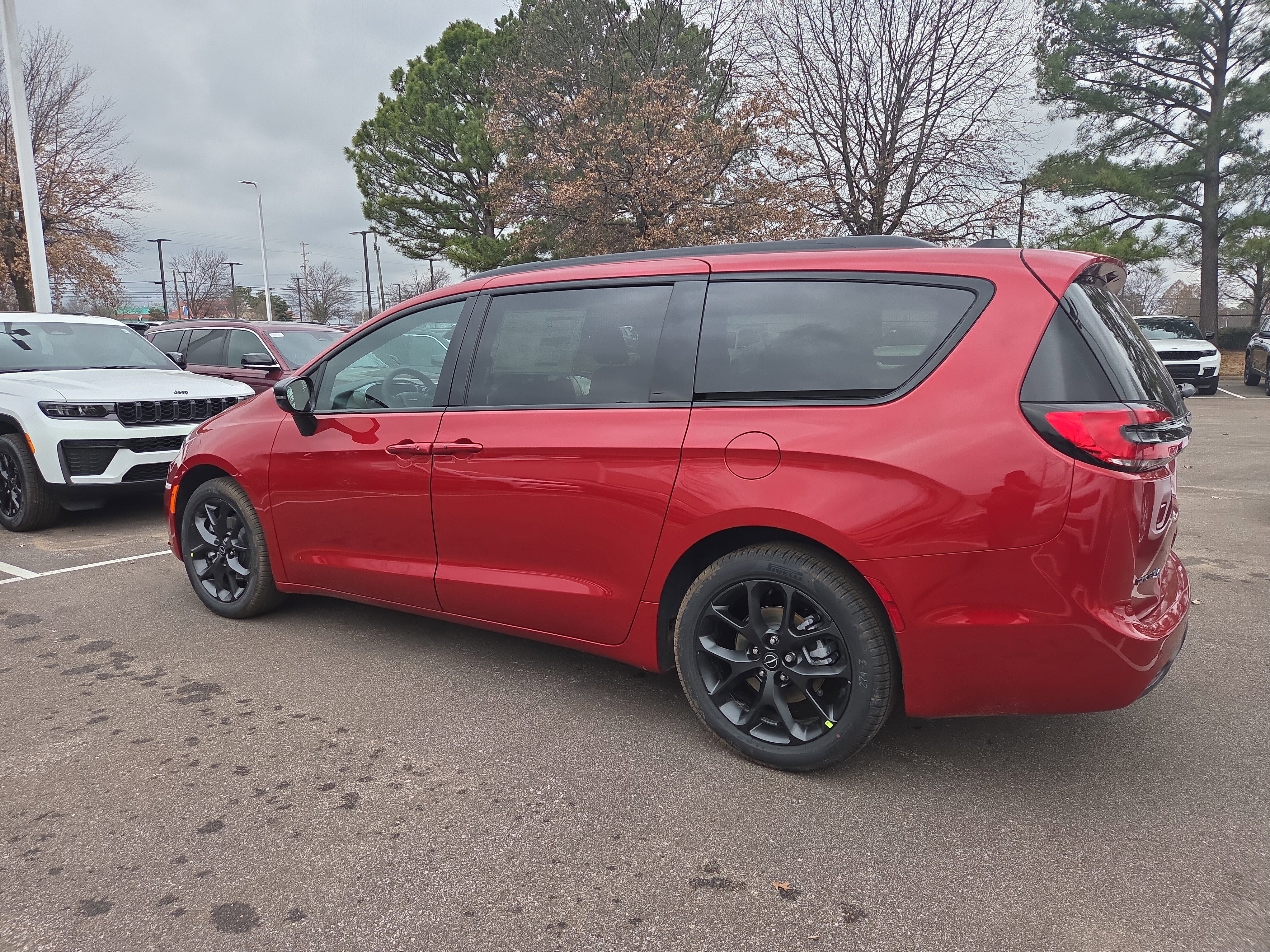 New 2026 Chrysler Pacifica Select FWD image 3