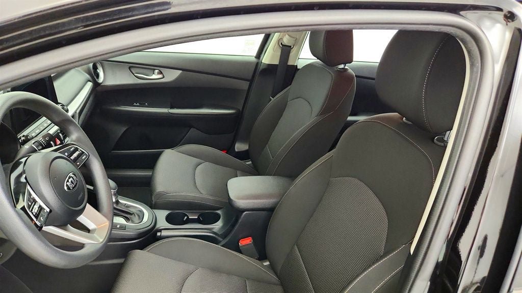 Used 2019 Kia Forte LXS FWD image 19