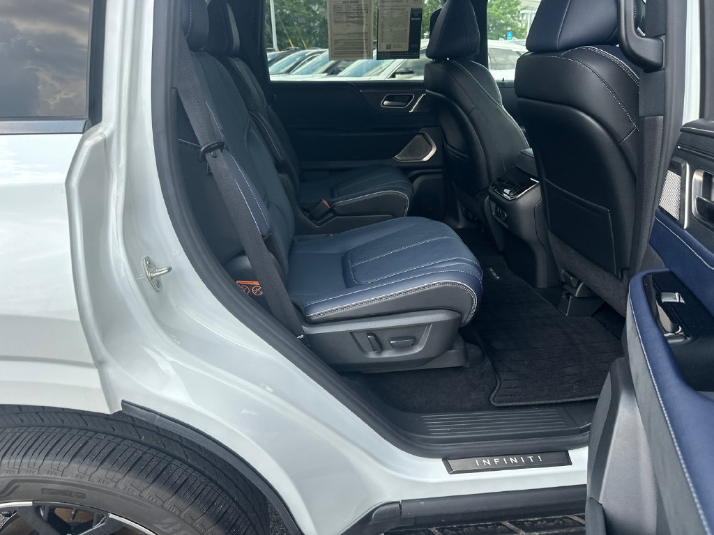 Used 2026 INFINITI QX80 4WD w/ Sport Exterior Package image 13