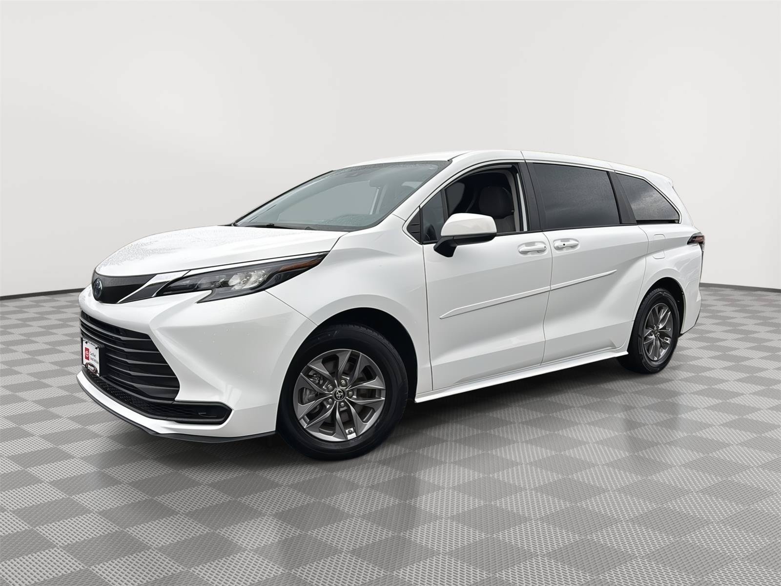 Used 2024 Toyota Sienna LE