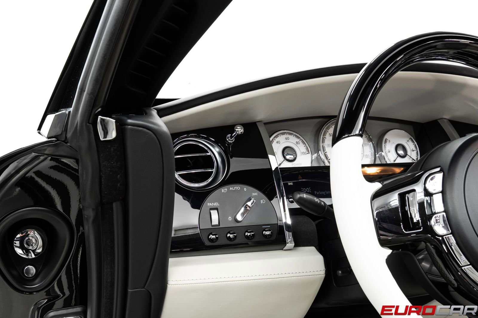 Used 2018 Rolls-Royce Dawn image 27