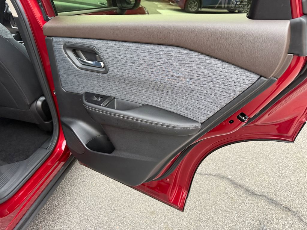 Used 2023 Nissan Rogue SV image 30