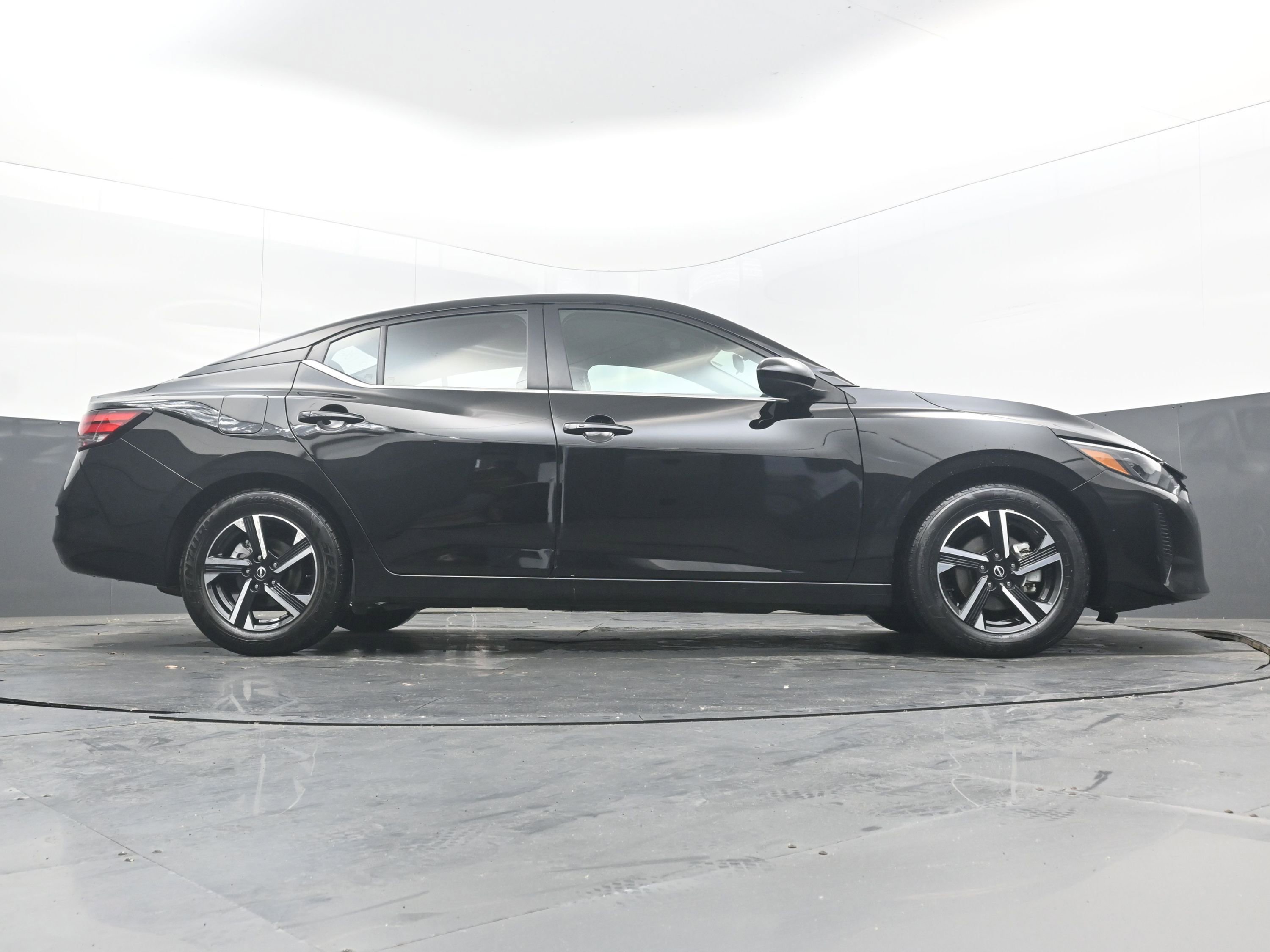 Used 2025 Nissan Sentra SV FWD image 30