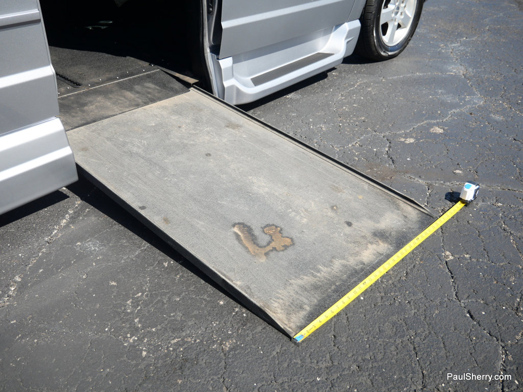Used 2013 Dodge Grand Caravan SXT w/ Rear Park Assist Pkg FWD image 13