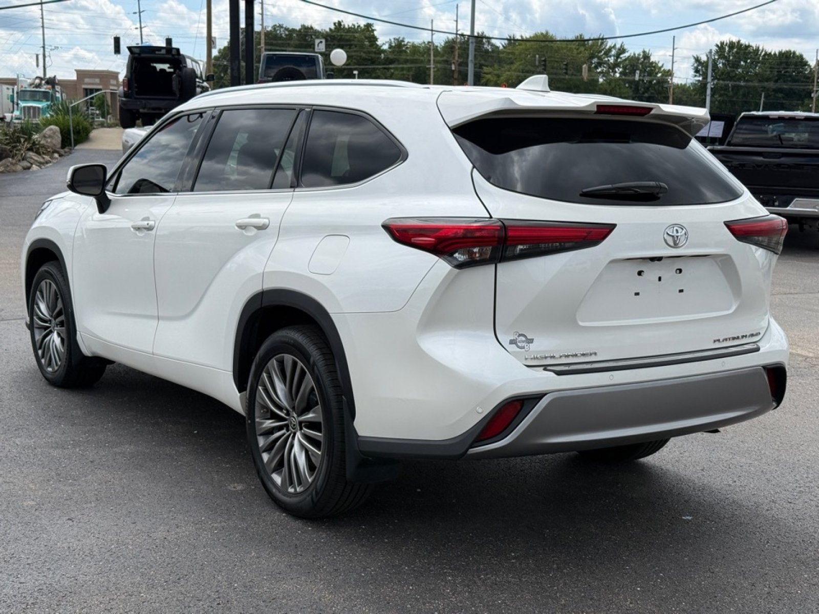 Used 2021 Toyota Highlander Limited AWD/4WD image 6