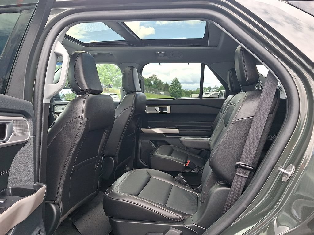 Used 2023 Ford Explorer Limited w/ Equipment Group 301A AWD/4WD image 13